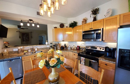 Palm Beach Gardens Copropriété | Your Palm Beach Luxury Oasis! 2 primary suites. Sleeps six! Stunning sunsets!