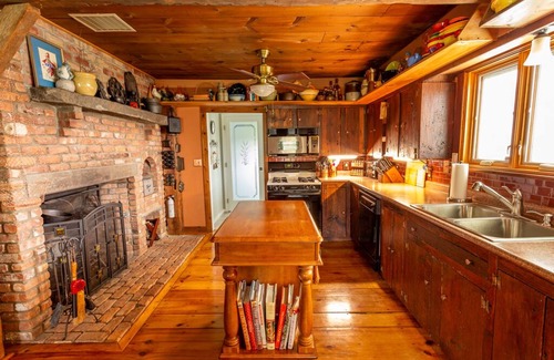 Oak Hill Maison | Your peaceful, private retreat, escape with friends & family! Incredible views!