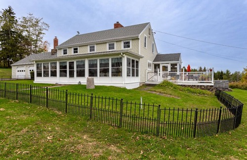 Oak Hill Maison | Your peaceful, private retreat, escape with friends & family! Incredible views!