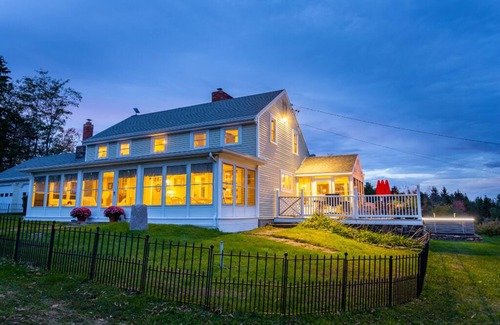 Oak Hill Maison | Your peaceful, private retreat, escape with friends & family! Incredible views!