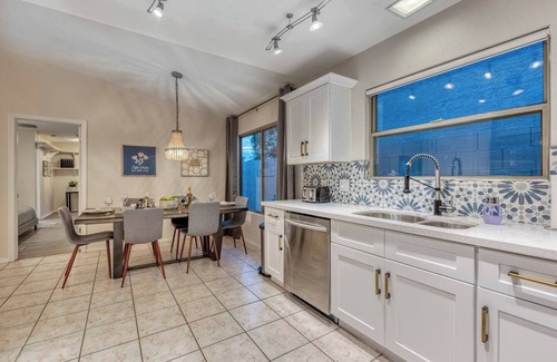 Deer Valley Maison | YOUR private Remodeled Desert Getaway with Heated Pool!