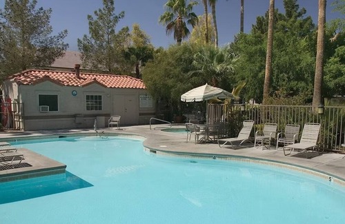 Paradise Copropriété | Your Private Las Vegas Oasis: A Desert Escape Minutes from the Strip
