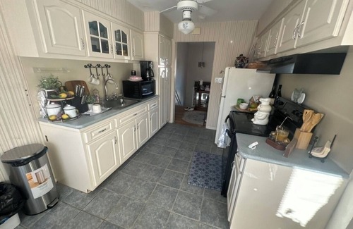 Hauppauge Maison | Your Quiet Home Away from Home – 3BR Oasis with Amenities