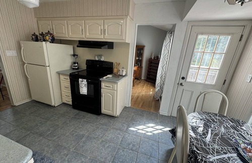 Hauppauge Maison | Your Quiet Home Away from Home – 3BR Oasis with Amenities