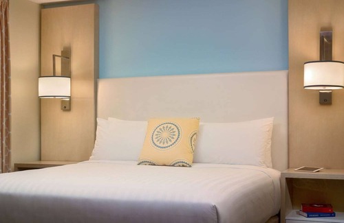 Andover Hôtel | Your Relaxing Getaway Awaits! Perfect for Merrimac River Frontage! Outdoor Pool!