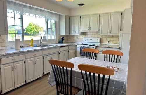 Sudbury Appartement | Your Search Stops Here, Homey Three Bedroom
