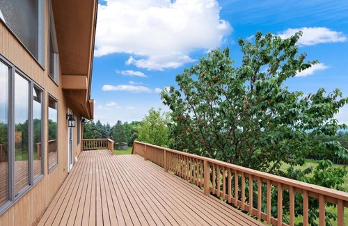 Skaneateles Maison | Your Skaneateles All - Seasons Mountain & Water View Chalet Getaway!