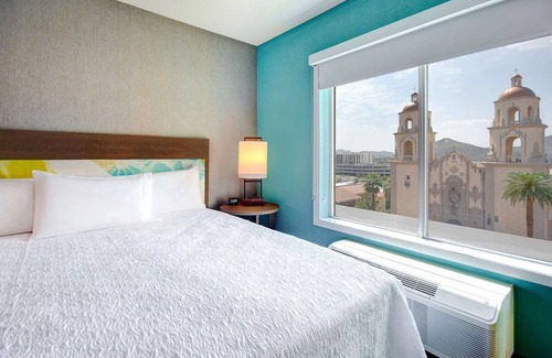 Downtown Tucson Hôtel | Your Tucson Getaway: 2 Relaxing Units! Onsite Pool, Pets Allowed!