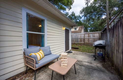 Gainesville Maison | Your UF Getaway: 1 Block from Campus & Stadium - 4 BD Haven