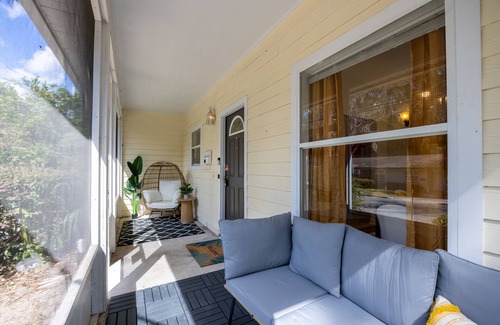 Gainesville Maison | Your UF Getaway: 1 Block from Campus & Stadium - 4 BD Haven