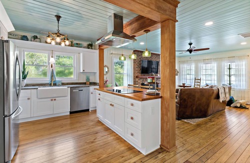 Murrells Inlet Maison | Your Ultimate Coastal Retreat! 5 bedroom, 4 bathroom home in Murrells Inlet, SC!