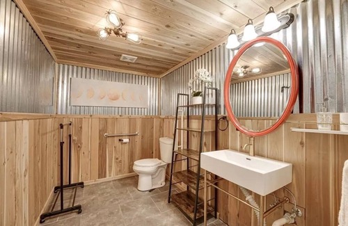 Waxahachie Autre | Your Ultimate Texas Retreat with Stunning Views, Hot Tub, Game Room, and More!