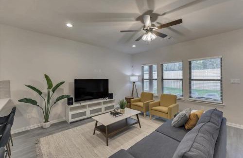 Cedar Crest Maison | Your Vibrant Dallas Getaway Home