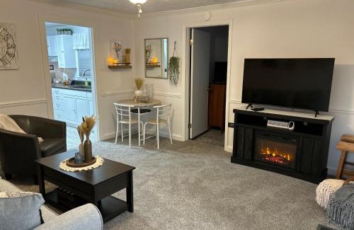 Weaver Appartement | Your Weaver Rest Stop on the Ladiga Trail!