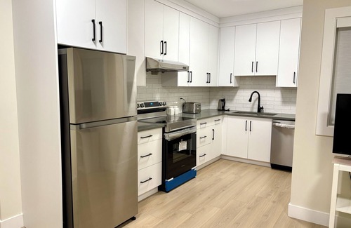 White Rock Maison | Your White Rock Beach Getaway: 2BR Suite, Modern Living, and Ocean Proximity!