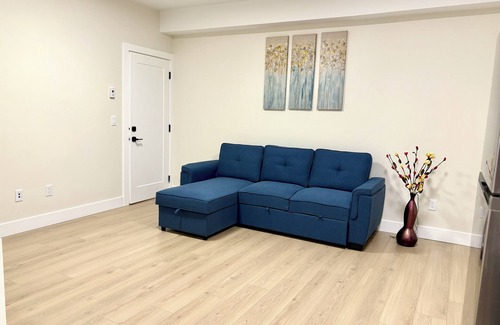 White Rock Maison | Your White Rock Beach Getaway: 2BR Suite, Modern Living, and Ocean Proximity!