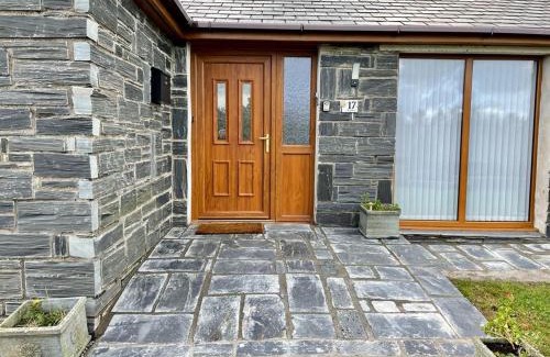 Llanddaniel Fab Maison | Yr Encil