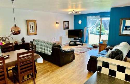 Llanddaniel Fab Maison | Yr Encil