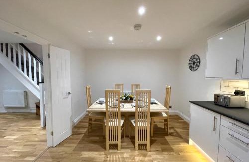 Pontypridd Maison | Yr Hen Bopty (The Old Bakery)
