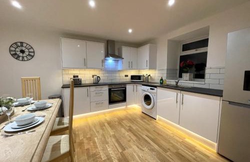 Pontypridd Maison | Yr Hen Bopty (The Old Bakery)
