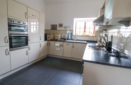 Newcastle Emlyn Cottage | Yr Hen Llaethdy, NEWCASTLE EMLYN