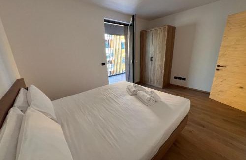 Trento Appartement | YUGOGO PETRARCA 1 - Trilocale con balcone