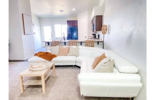Yuma Maison | Yuma Boho/Airy 3 bedroom home with free parking
