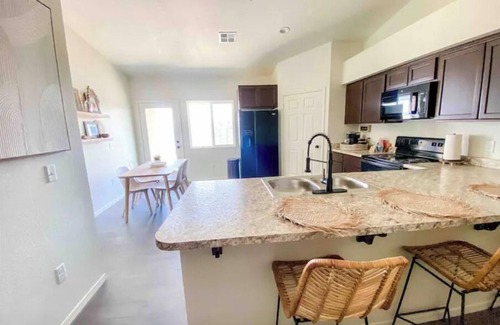 Yuma Maison | Yuma Boho/Airy 3 bedroom home with free parking