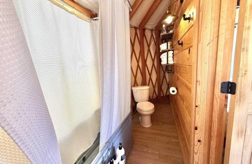 Orderville Maison | Yurt Overlook #7 with AC and Private Bath 2 Kings
