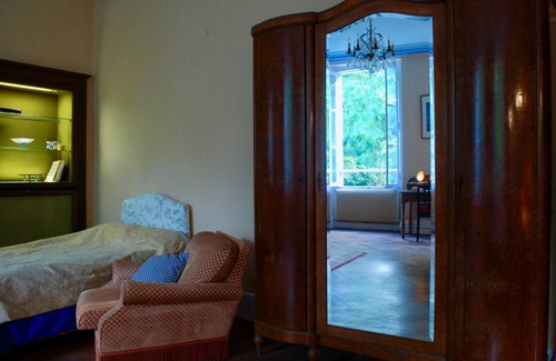 Villeblevin Lit Et Petit-Déjeuner | YXIE - Manoir des Arts - Chambre Yves
