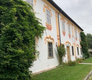 Zbraslavice Maison | Zámeček Ostrov