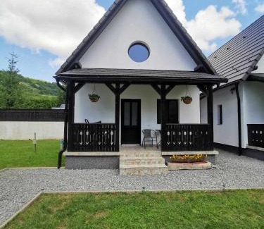 Praid Maison | Zöld Tulipán