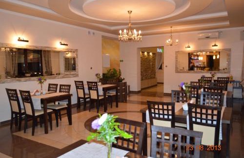 Wrocki Hôtel | Zajazd Złota Podkowa