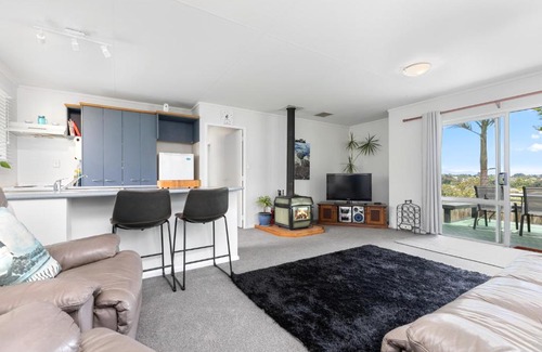 Bethlehem Maison | Zalonyika NZ - Tauranga Holiday Home