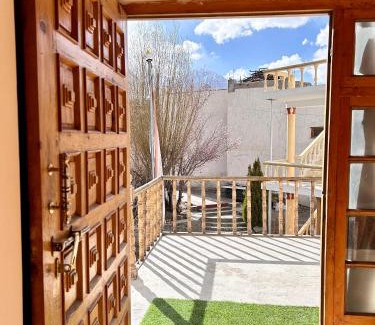 Diskit Maison | Zambala guest house