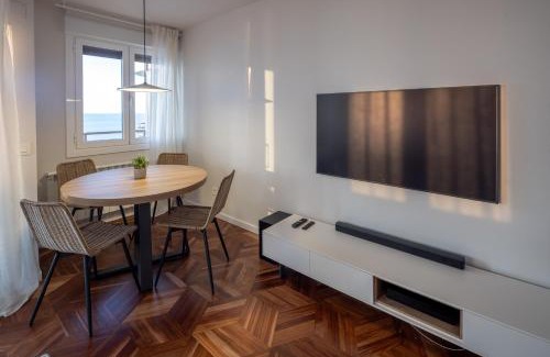 Zarautz Appartement | Zarautz Beach with parking by Aston Rentals