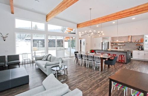 Leavenworth Maison | ZayLy Lodge: nouvelle maison moderne située sur la rivière à Leavenworth