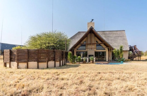 Leeupoort Maison | Zebula 4 bedroom house IS12