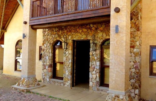 Leeupoort Maison | Zebula 7 Bedroom with Mountain Views – Z127