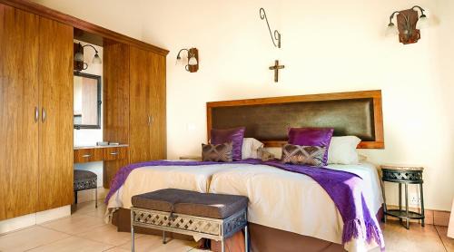 Leeupoort Maison | Zebula 8 Bedroom Lodge – IV1
