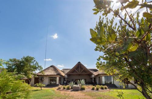 Leeupoort Maison | Zebula - HT1 - 5 Bedroom Holiday Home