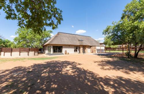 Leeupoort Maison | Zebula - HT1 - 5 Bedroom Holiday Home