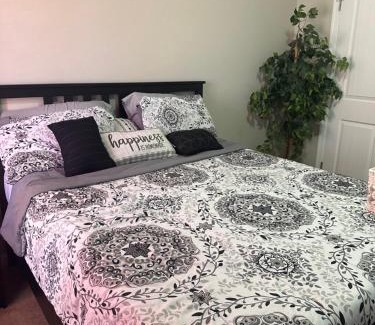 Norfolk - Virginia Beach Maison | Zees Private Room