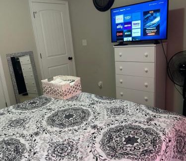 Norfolk - Virginia Beach Maison | Zees Private Room