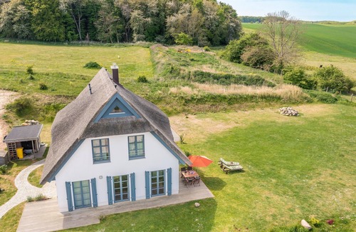 Lohme Maison | ZEESENBOOT | Thatched semi-detached house