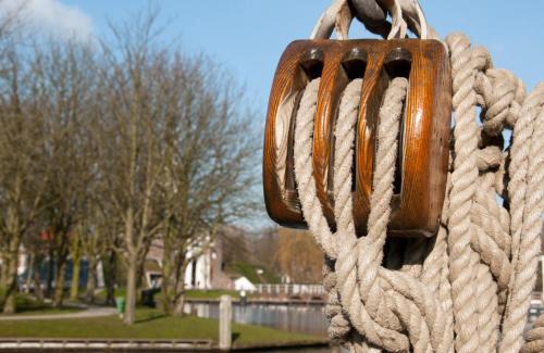 Leiden Maison | Zeilschip De Vrouw Dina