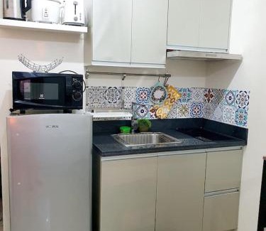 San Lorenzo Appartement | Zeke Suite At Beacon Tower Amorsolo unit 2330