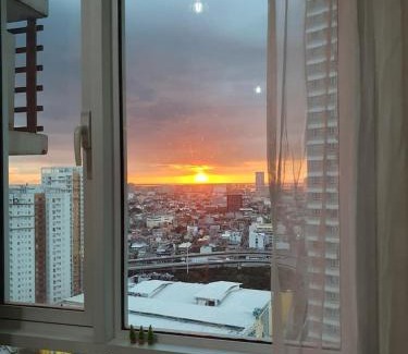 San Lorenzo Appartement | Zeke Suite At Beacon Tower Amorsolo unit 2330