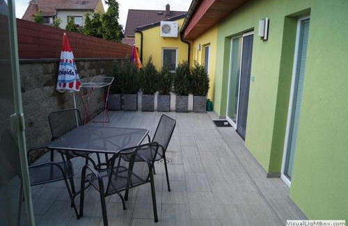 Luzice Appartement | zelený apartmán