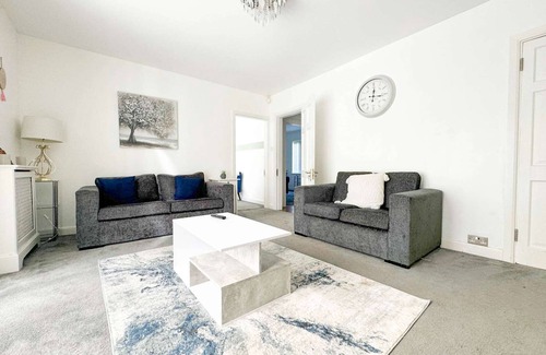Birmingham Maison | Zen 8-Bedroom Den in Edgbaston